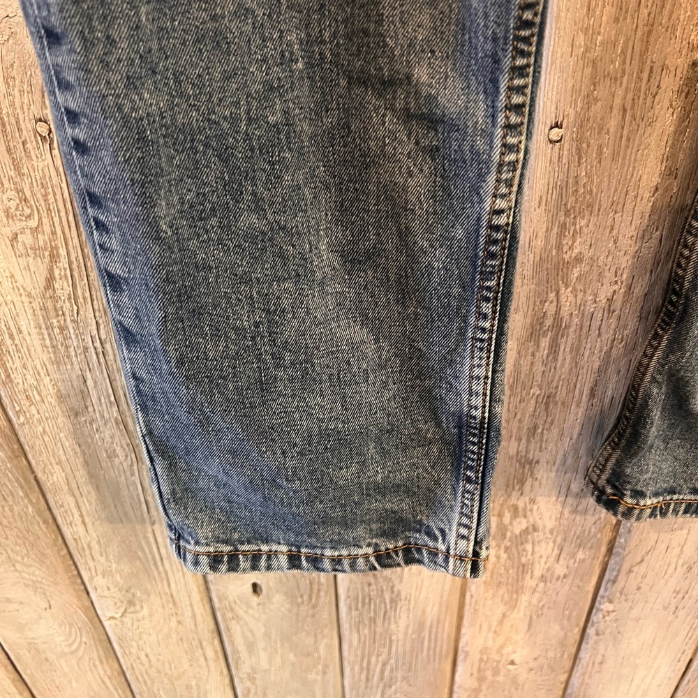 Levi’s Classic Blue Denim Jeans - Picture 6 of 8